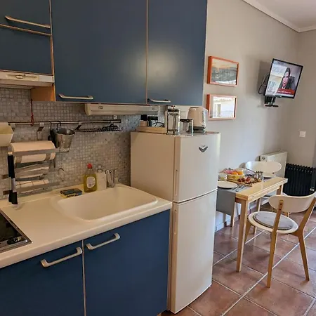 아파트 Calm & Comfortable - At Kalamaria 테살로니키