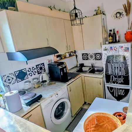 דירה Calm & Comfortable - At Kalamaria *